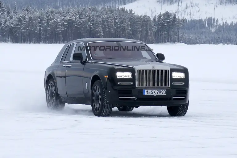 Rolls-Royce Cullinan - Foto spia 07-04-2016 - 1