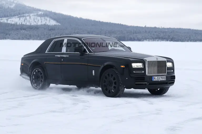 Rolls-Royce Cullinan - Foto spia 07-04-2016 - 4