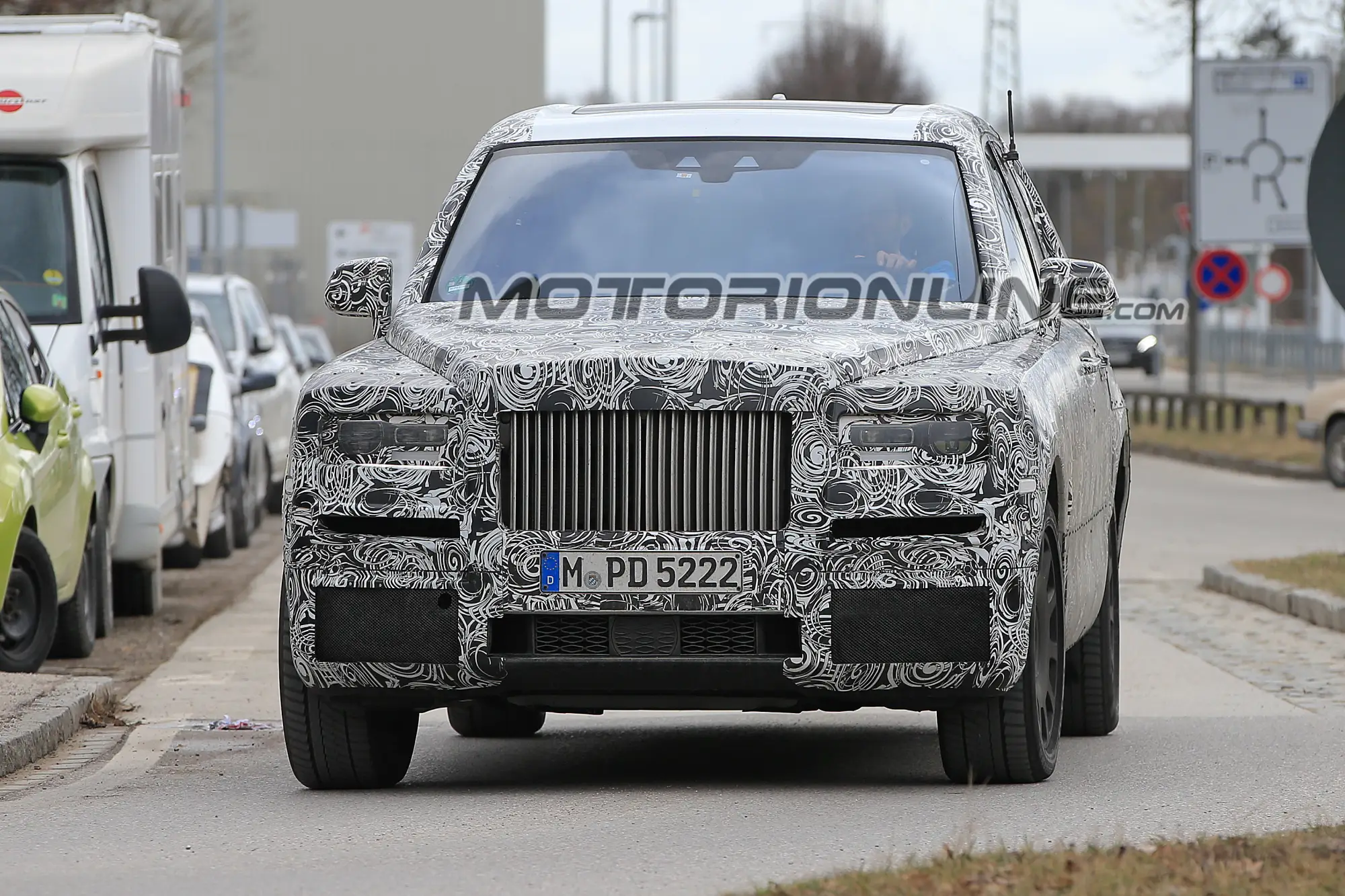 Rolls Royce Cullinan foto spia 15 Luglio 2017 - 2