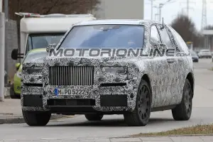 Rolls Royce Cullinan foto spia 15 Luglio 2017
