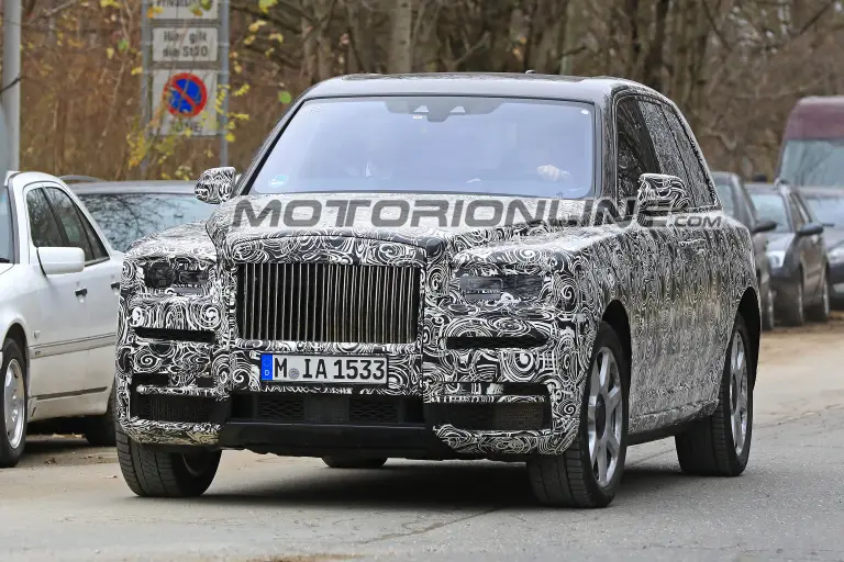 Rolls-Royce Cullinan foto spia 29 novembre 2017 - 3