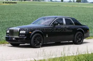 Rolls Royce Cullinan muletto - Foto spia 08-06-2015