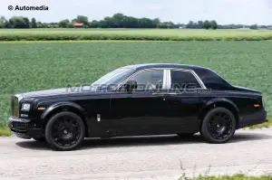 Rolls Royce Cullinan muletto - Foto spia 08-06-2015 - 4