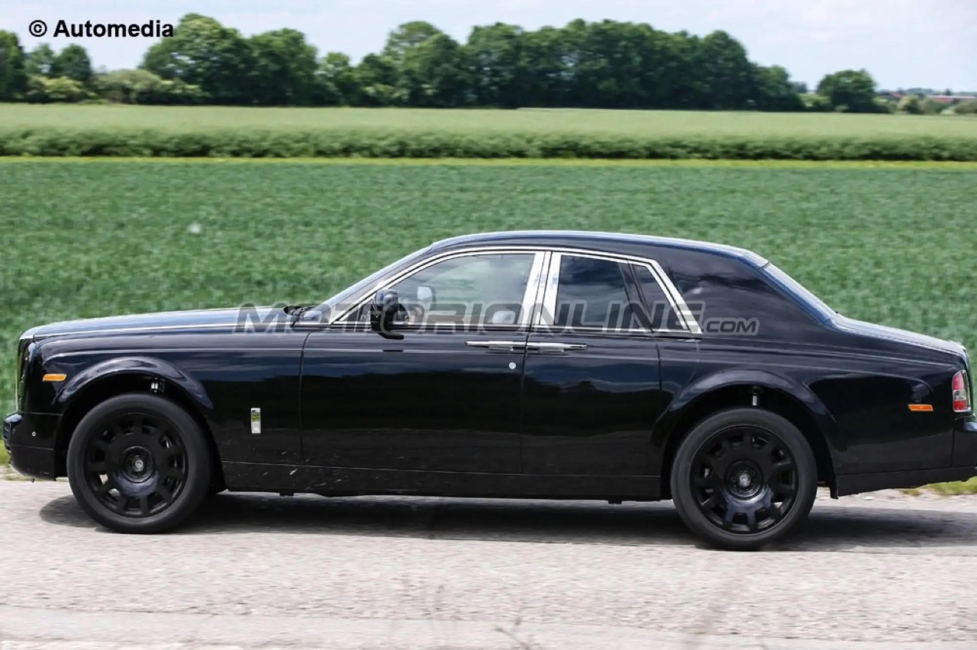 Rolls Royce Cullinan muletto - Foto spia 08-06-2015 - 5