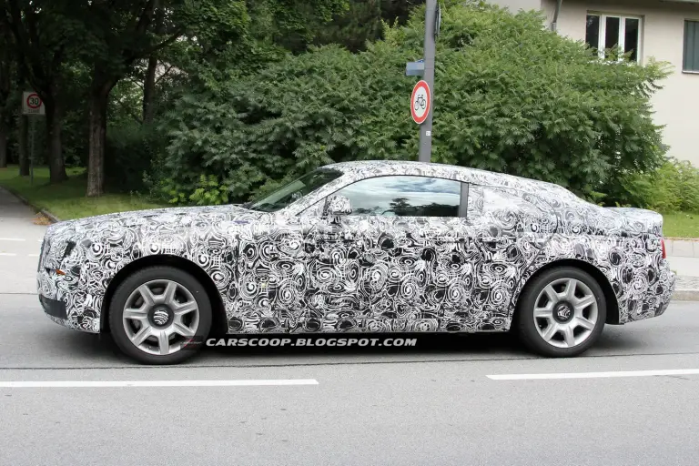 Rolls-Royce Ghost Coupe foto spia luglio 2012 - 11