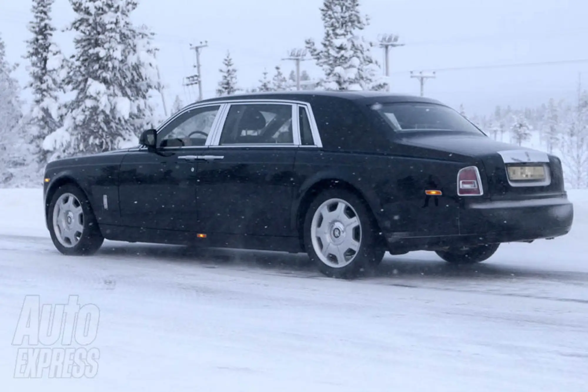 Rolls-Royce Phantom 2012 - Foto spia 27-01-2012 - 2