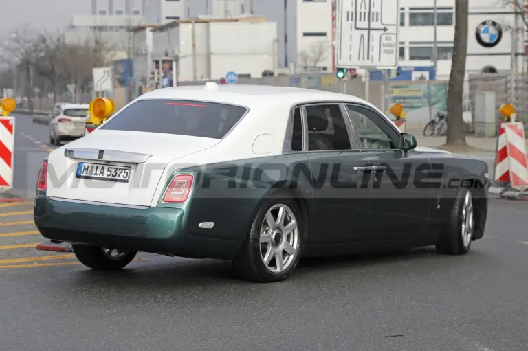 Rolls-Royce Phantom 2023 - Foto Spia 04-01-2022 - 11