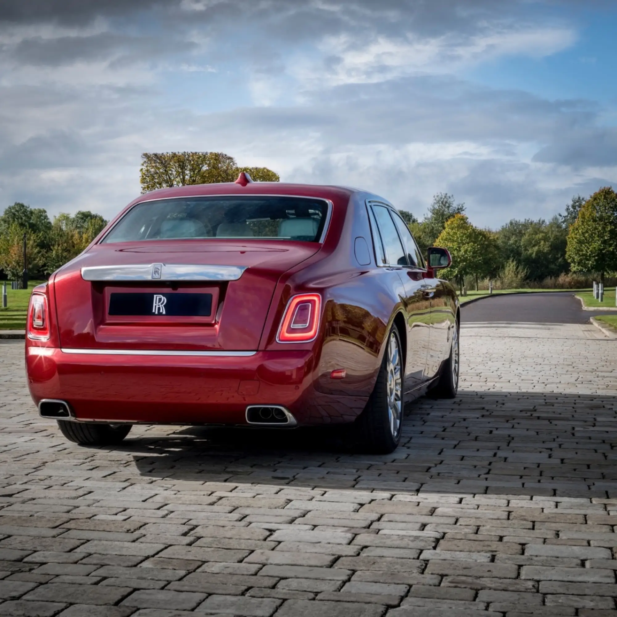 Rolls-Royce Phantom Bespoke Red - 11