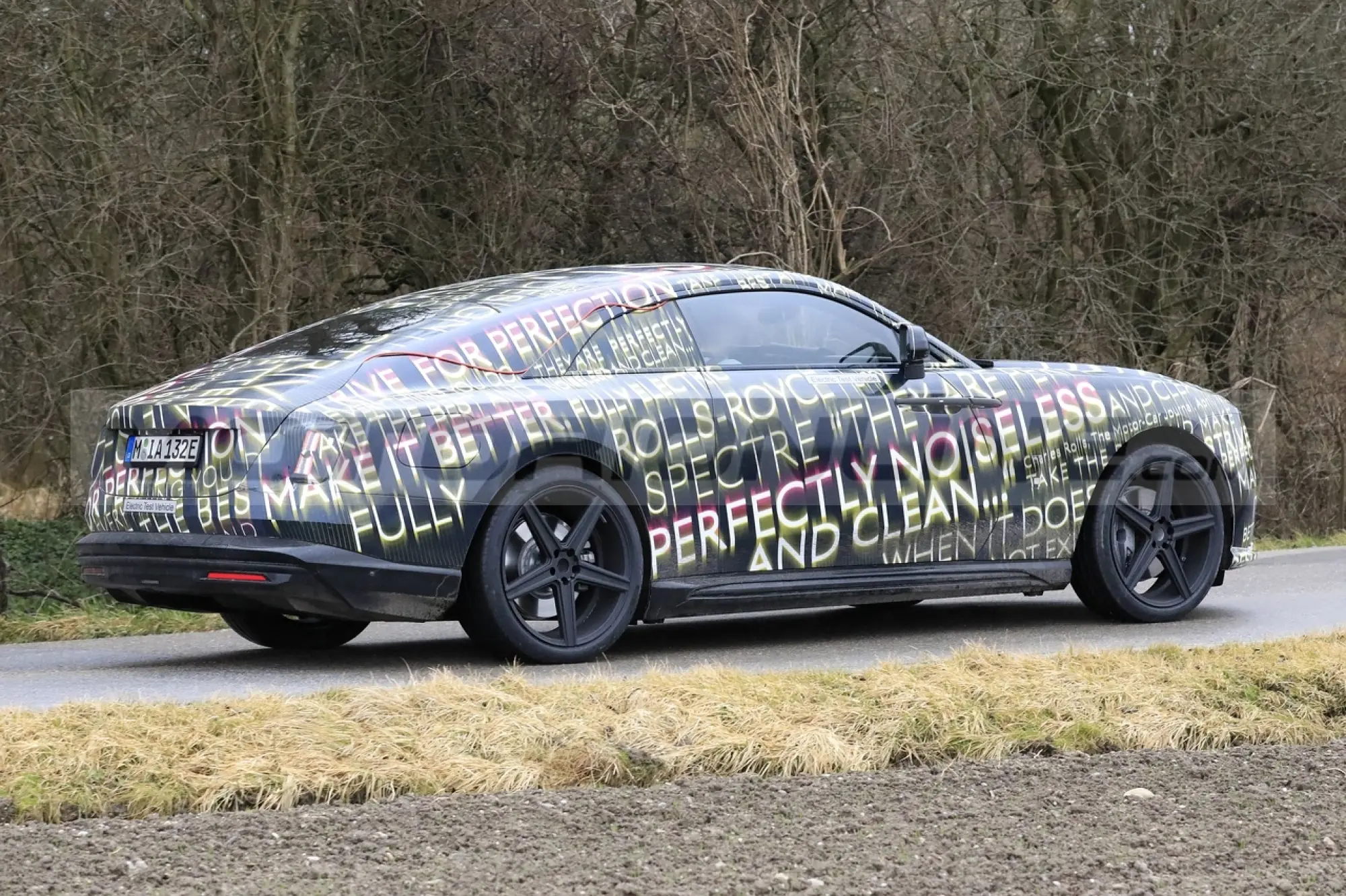 Rolls-Royce Spectre - Foto spia 02-02-2022 - 8