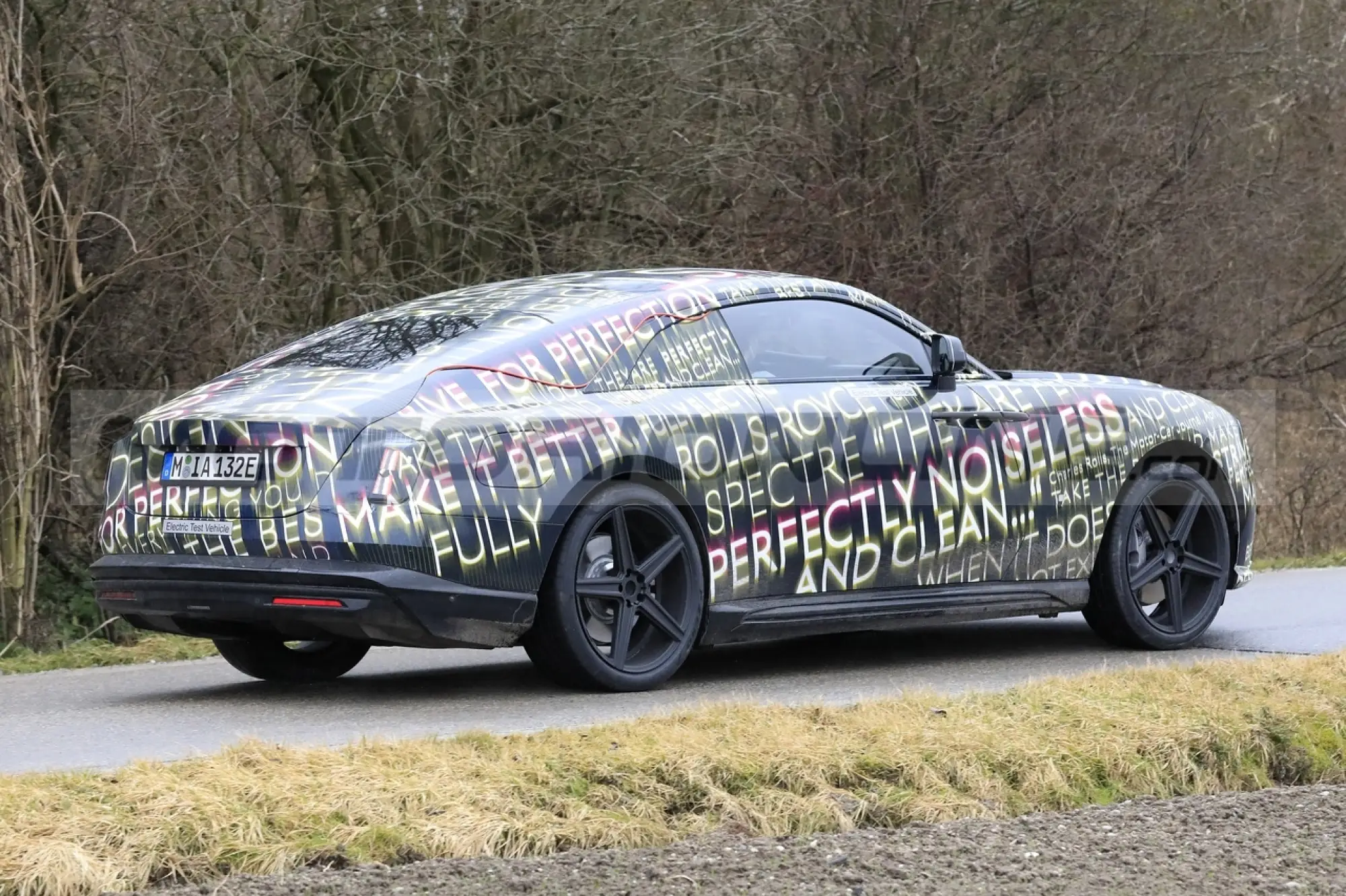 Rolls-Royce Spectre - Foto spia 02-02-2022 - 10