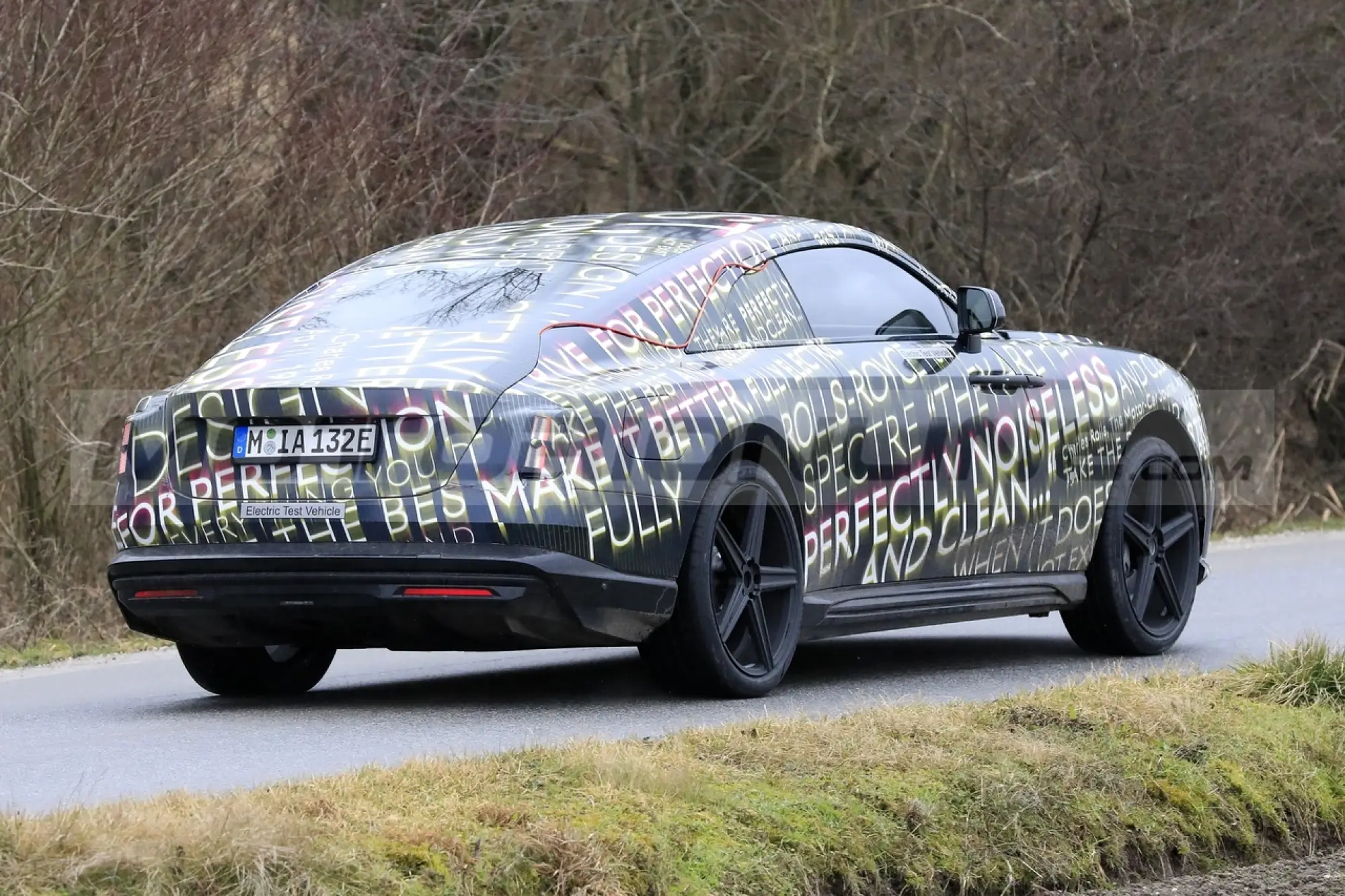 Rolls-Royce Spectre - Foto spia 02-02-2022 - 14