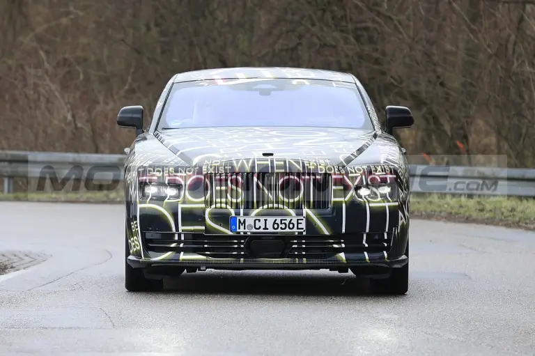 Rolls-Royce Spectre - Foto spia 02-02-2022 - 28