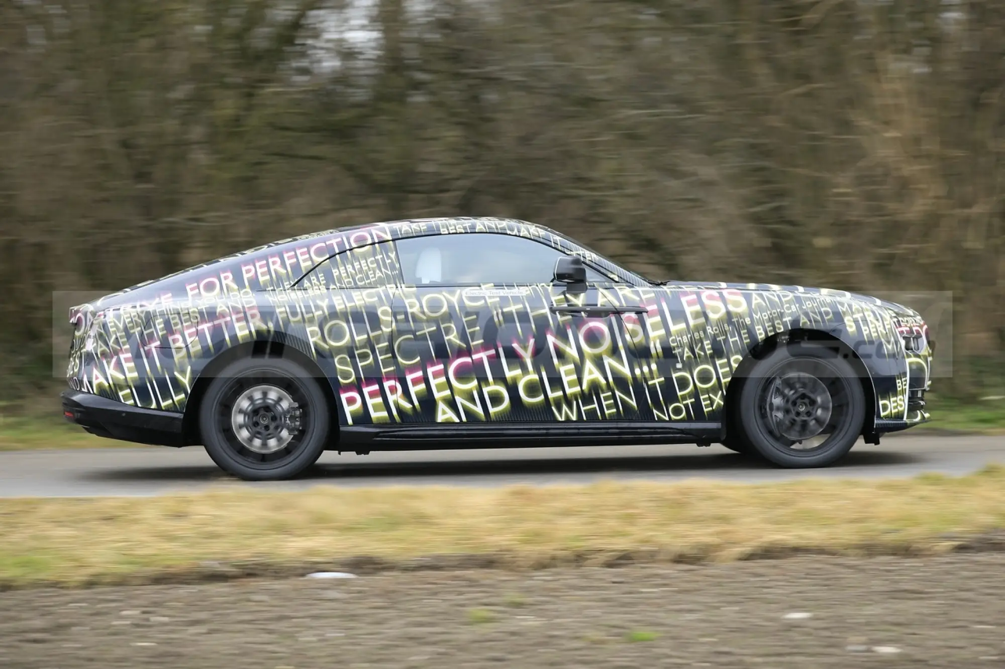 Rolls-Royce Spectre - Foto spia 02-02-2022 - 26