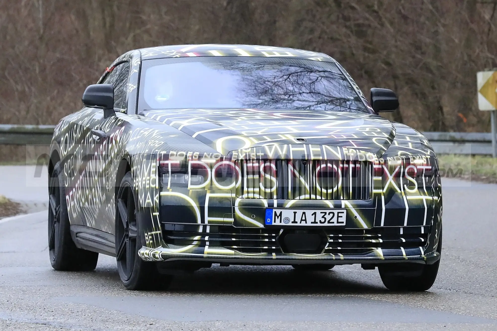 Rolls-Royce Spectre - Foto spia 02-02-2022 - 25