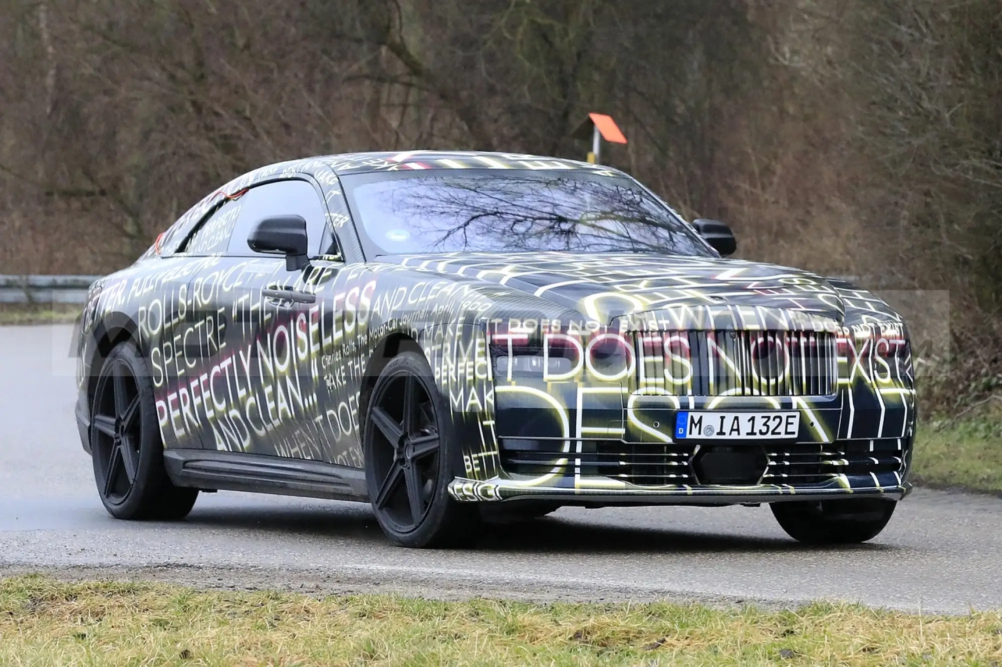 Rolls-Royce Spectre - Foto spia 02-02-2022 - 20