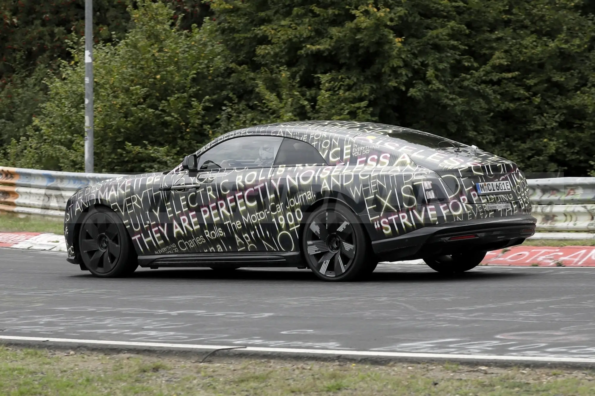 Rolls-Royce Spectre - Foto Spia 14-09-2022 - 6