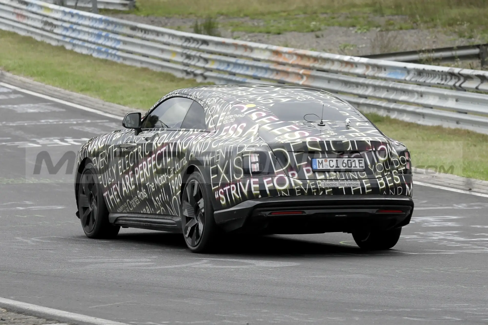 Rolls-Royce Spectre - Foto Spia 14-09-2022 - 10