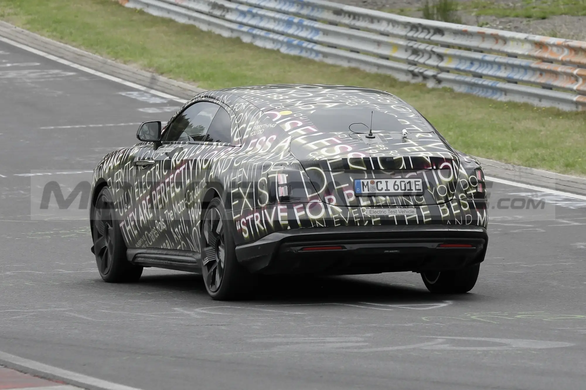 Rolls-Royce Spectre - Foto Spia 14-09-2022 - 14