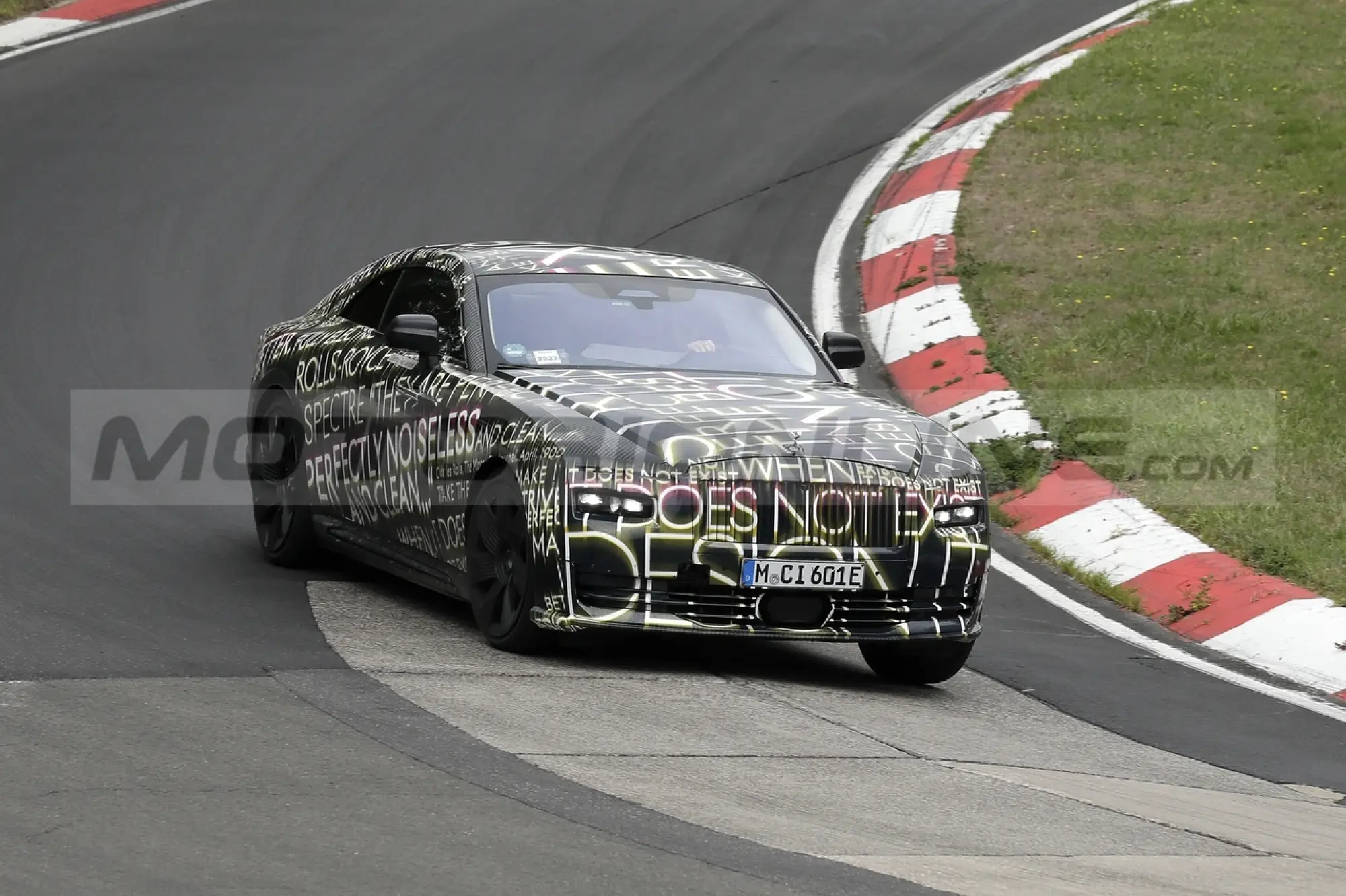 Rolls-Royce Spectre - Foto Spia 14-09-2022 - 16