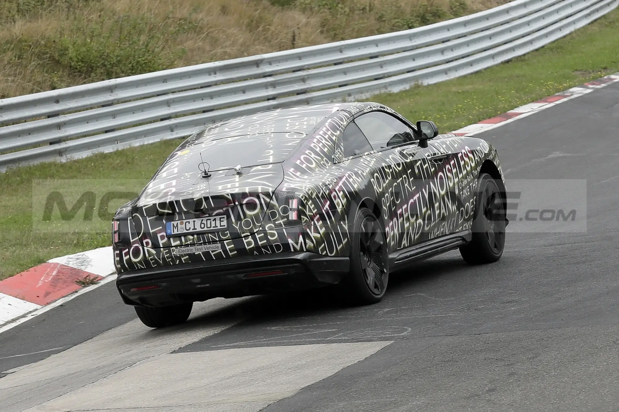 Rolls-Royce Spectre - Foto Spia 14-09-2022 - 21