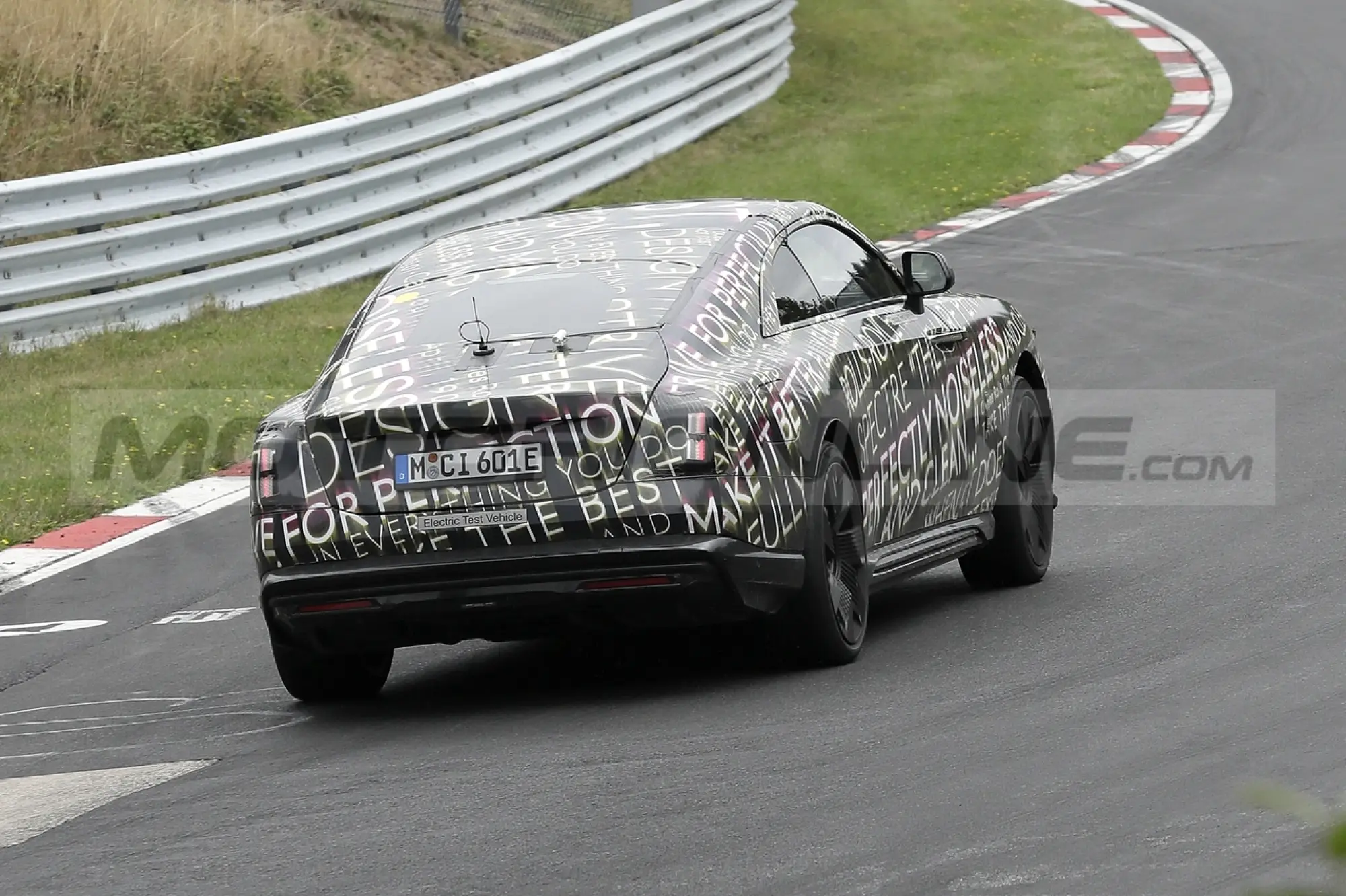 Rolls-Royce Spectre - Foto Spia 14-09-2022 - 22