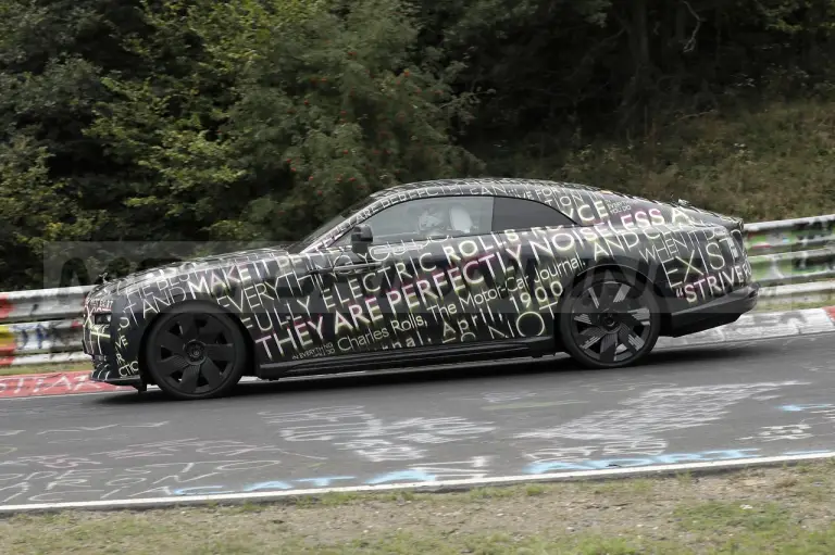 Rolls-Royce Spectre - Foto Spia 14-09-2022 - 13