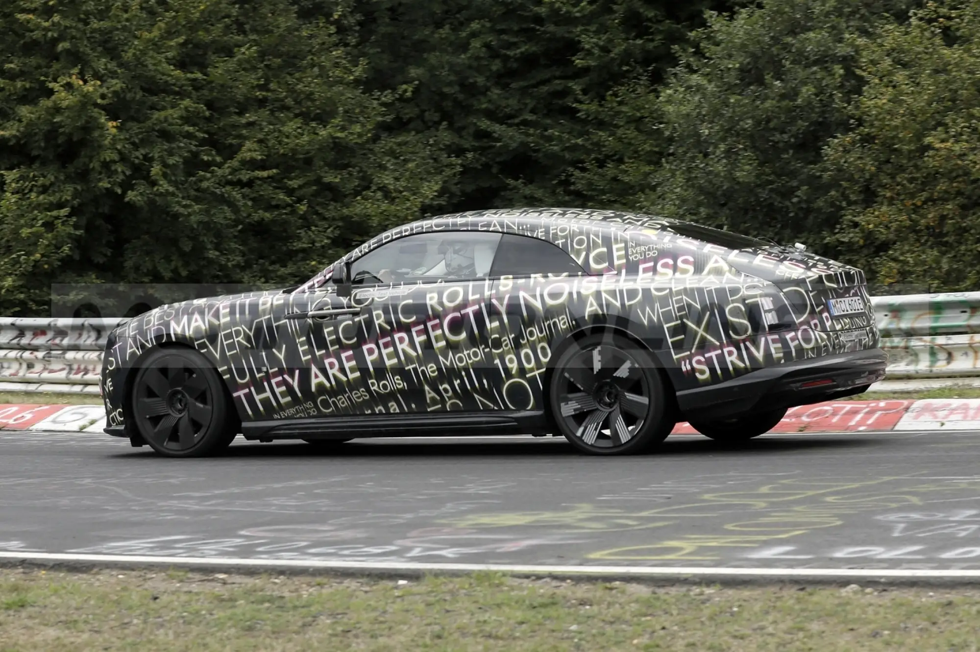 Rolls-Royce Spectre - Foto Spia 14-09-2022 - 25