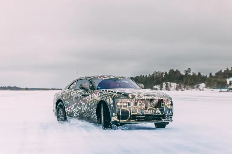 Rolls-Royce Spectre test invernali - Foto - 15