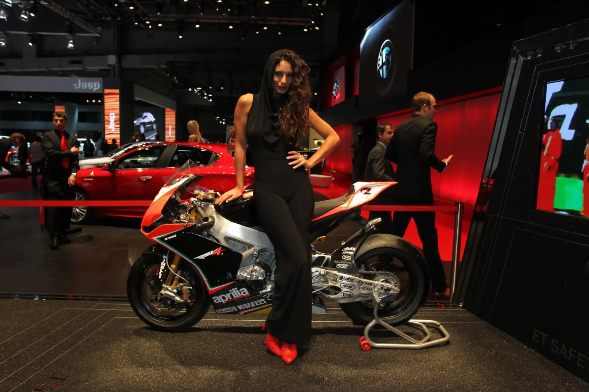 Foto - Salone di Parigi 2012: le ragazze degli stand - 1