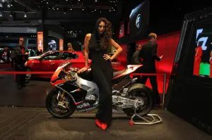 Foto - Salone di Parigi 2012: le ragazze degli stand - 1