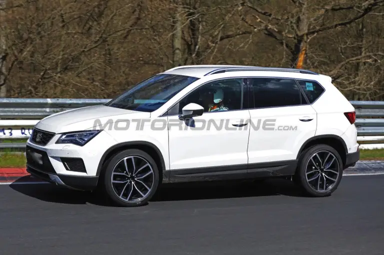 SEAT Ateca CUPRA - Foto spia 27-04-2017 - 12