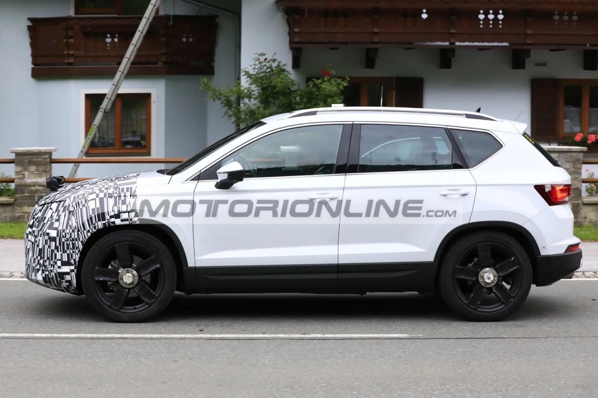 Seat Ateca facelift - Foto spia 10-7-2019 - 7