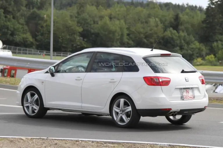 Seat ibiza ST FR foto spia luglio 2011 - 1
