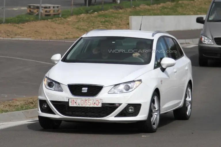 Seat ibiza ST FR foto spia luglio 2011 - 7