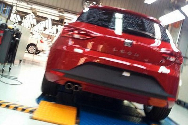 Seat Leon 2013 foto senza veli