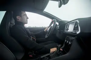 Seat Leon Cupra vs team di husky