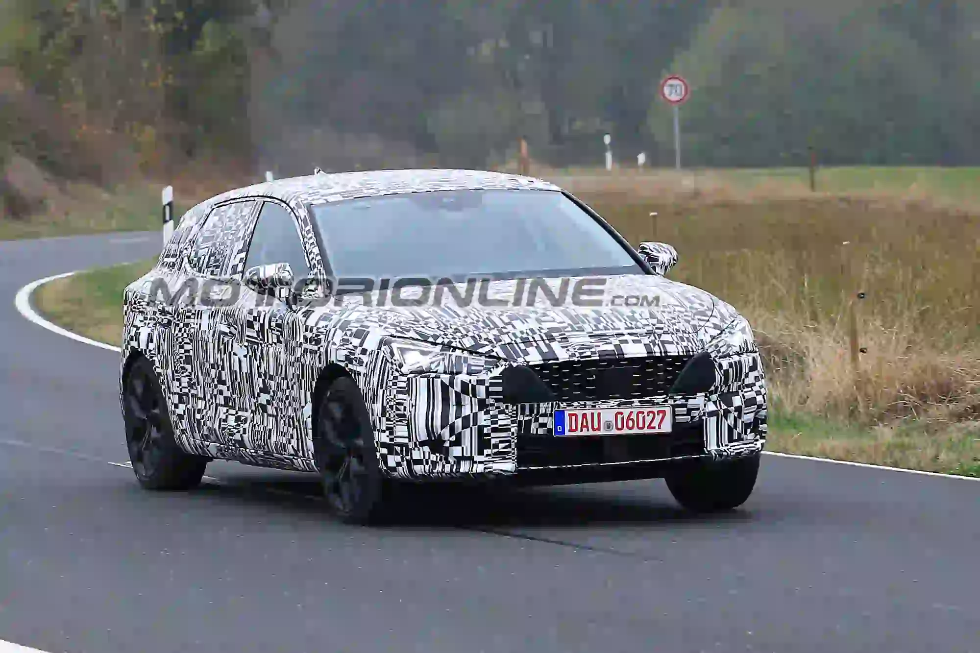 Seat Leon MY 2019 foto spia 20 novembre 2018 - 3