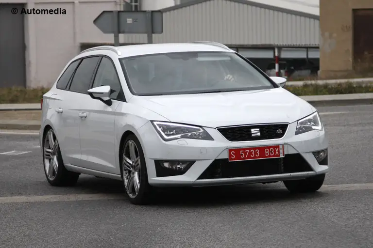 SEAT Leon ST Cupra - Foto spia 19-12-2013 - 1