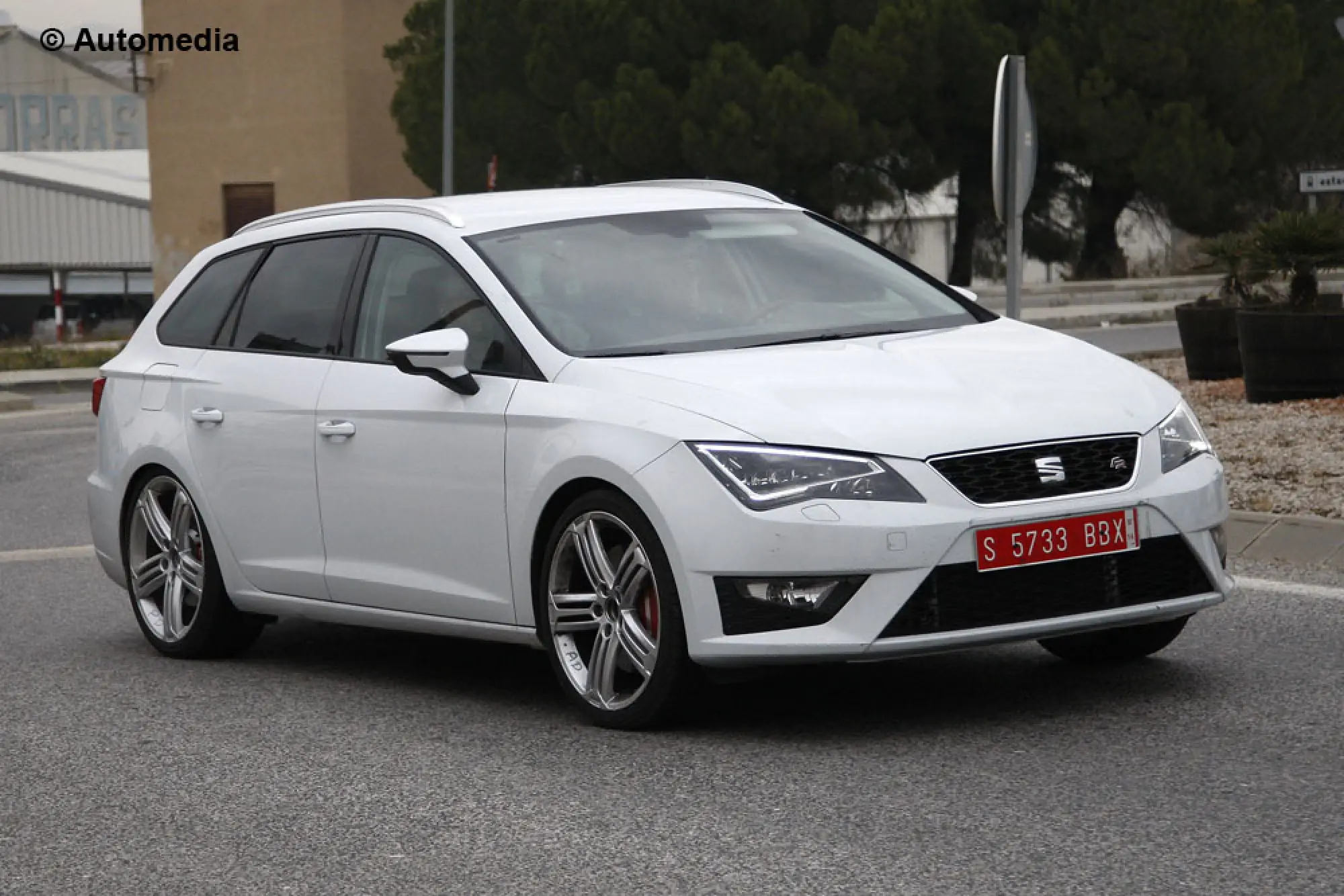 SEAT Leon ST Cupra - Foto spia 19-12-2013 - 2