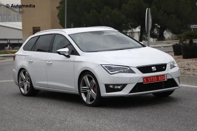 SEAT Leon ST Cupra - Foto spia 19-12-2013 - 2