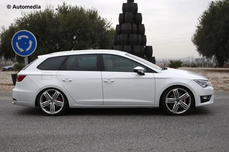 SEAT Leon ST Cupra - Foto spia 19-12-2013 - 3
