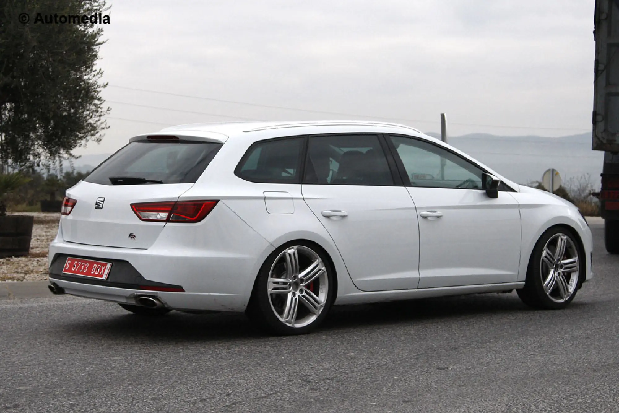 SEAT Leon ST Cupra - Foto spia 19-12-2013 - 4