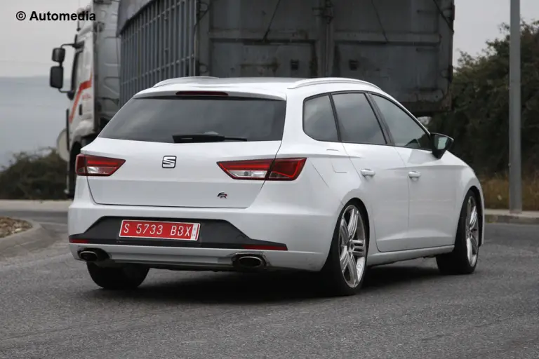 SEAT Leon ST Cupra - Foto spia 19-12-2013 - 5