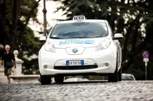 Servizio Taxi Nissan LEAF