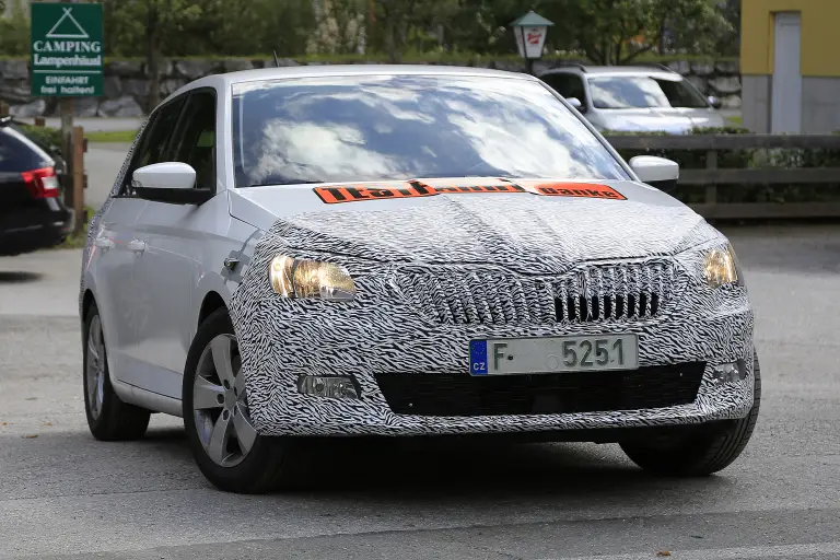 Skoda Fabia restyling foto spia 31 agosto 2016 - 2