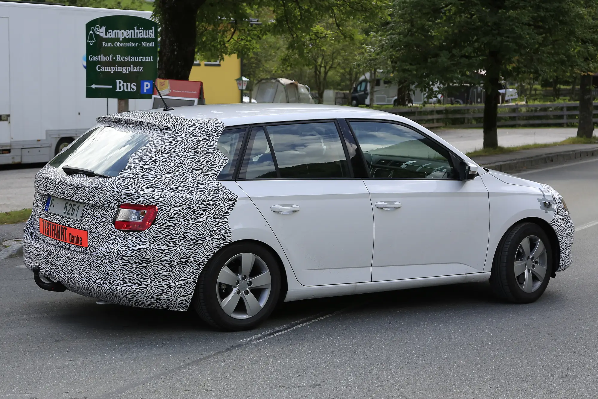 Skoda Fabia restyling foto spia 31 agosto 2016 - 6