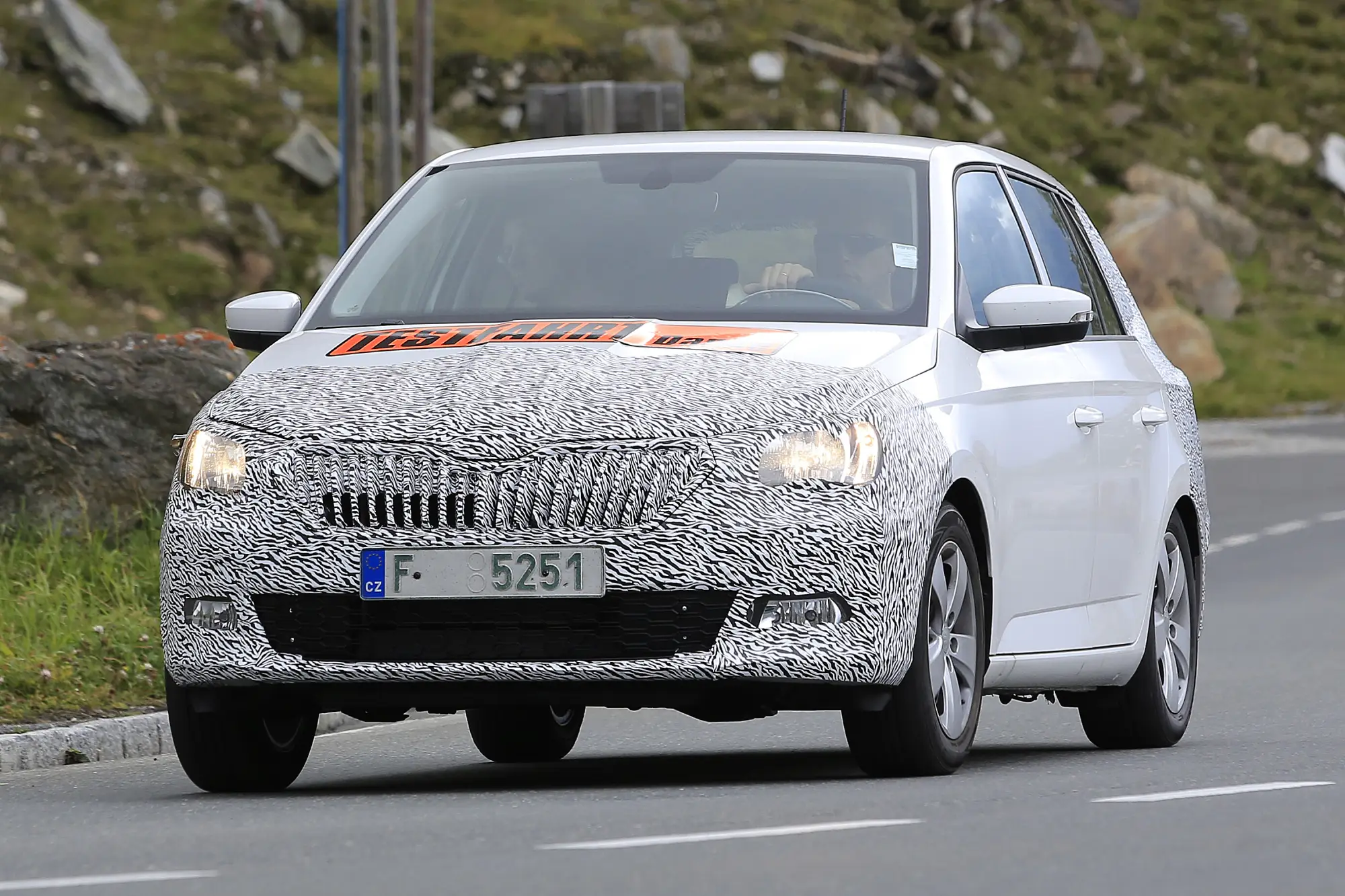 Skoda Fabia restyling foto spia 31 agosto 2016 - 10