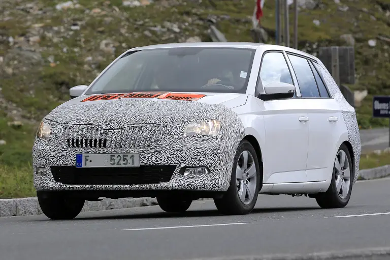 Skoda Fabia restyling foto spia 31 agosto 2016 - 11