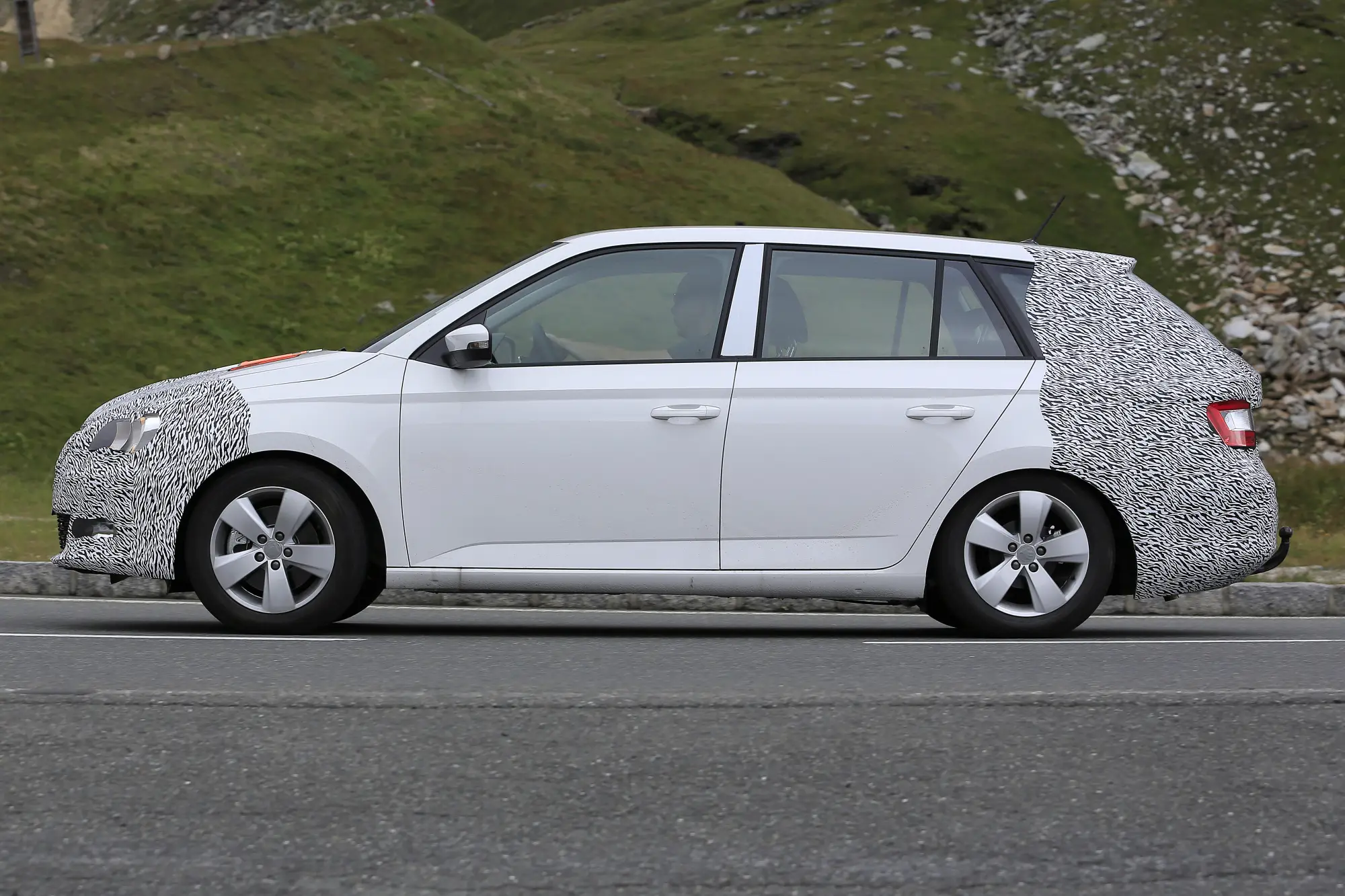 Skoda Fabia restyling foto spia 31 agosto 2016 - 14
