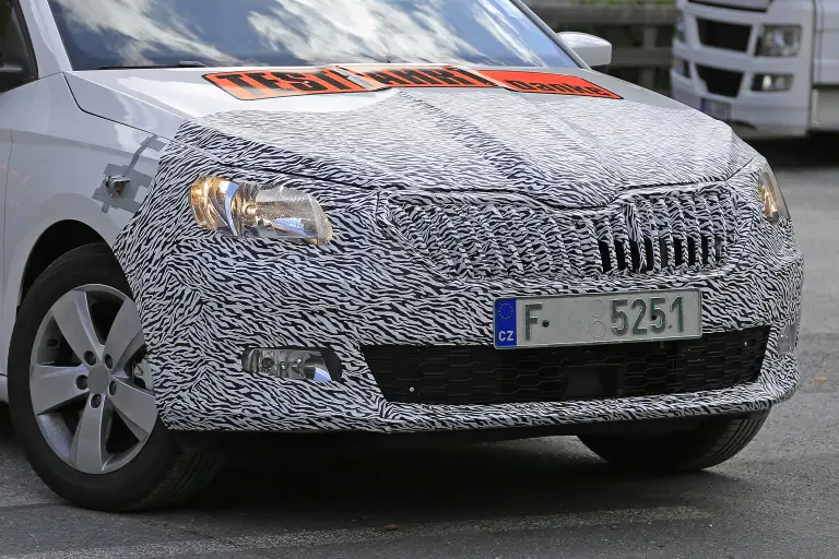 Skoda Fabia restyling foto spia 31 agosto 2016 - 18